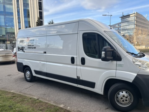 Peugeot Boxer товарен бус под наем за Европа